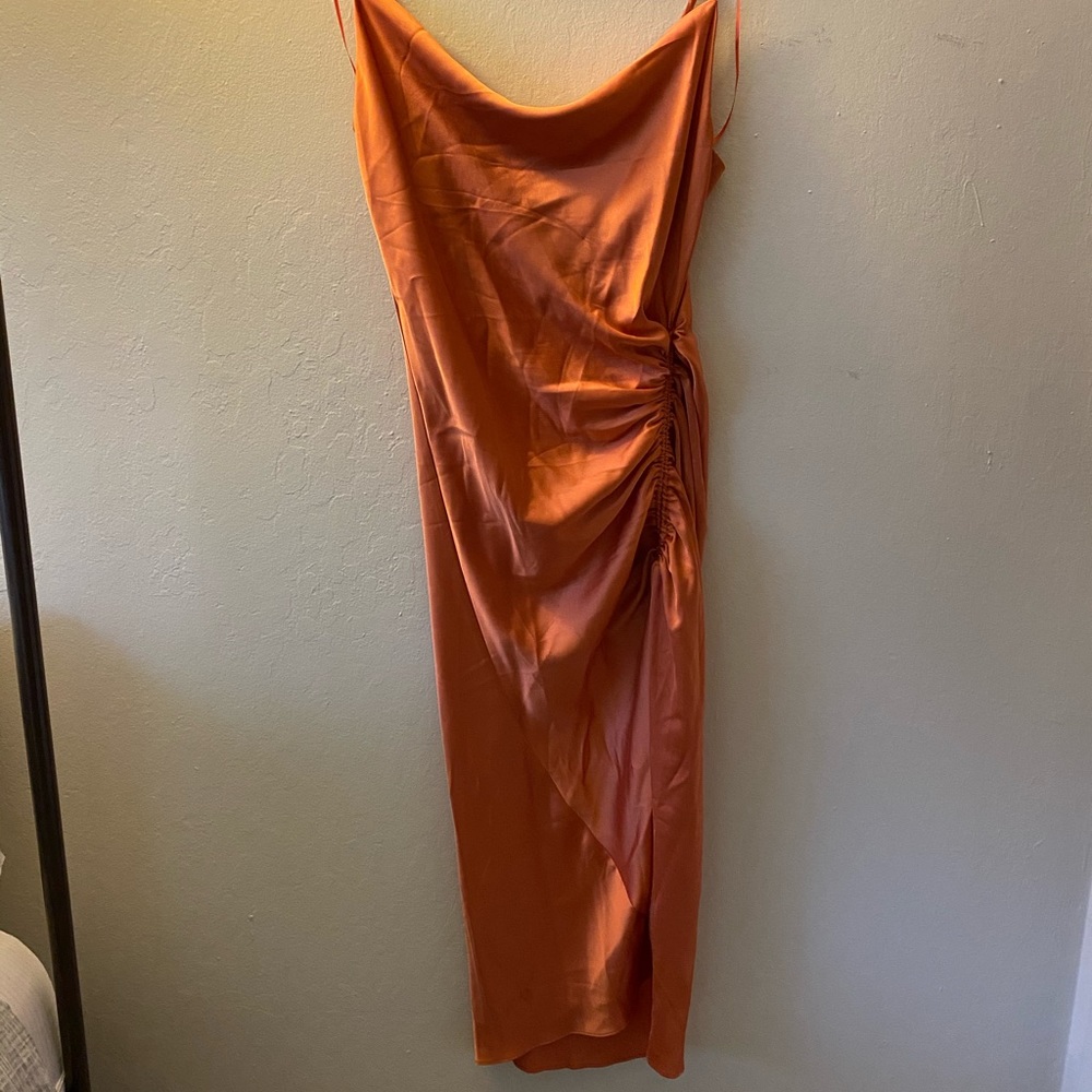 *NEW Silky peach/orange sexy slit dress 🧡